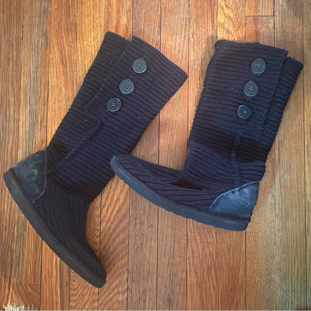 UGG Classic Black Cardy II, Ugg S/N 5819 - women’s Sweater & Suede Boot, 9 - Picture 2 of 12